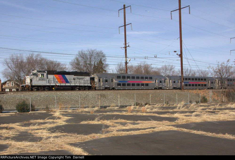 NJT 4302 on a 3 car shop move